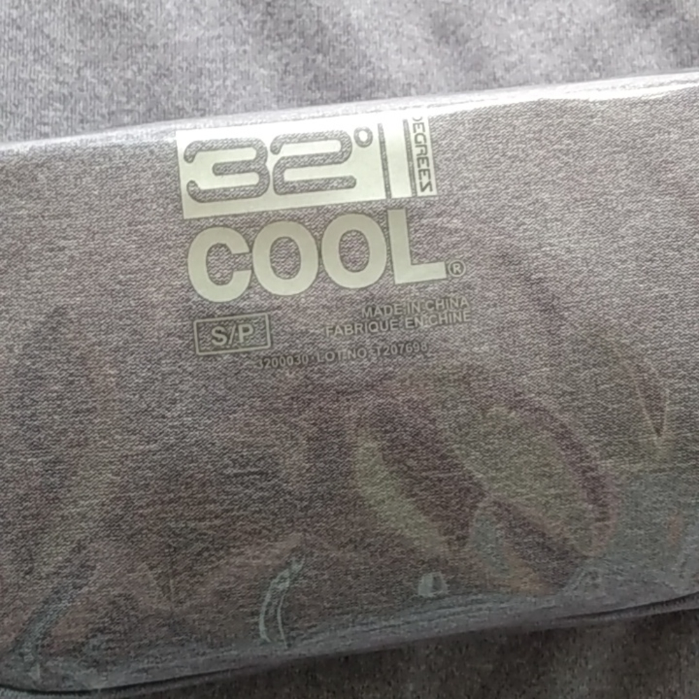 32D cool t-shirt - Picture 4 of 4